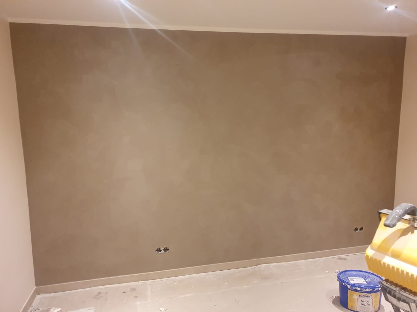 Akzentwand Beige